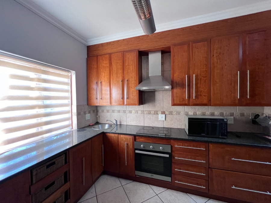 To Let 3 Bedroom Property for Rent in Xanadu North West